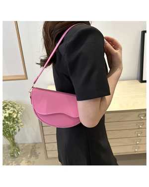 Женская сумка. Размер: 23.5*15*8.5см