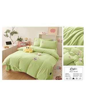 Комплект постельного белья с готовым одеялом от фирмы CANDIE’S. Ткань : Велюр(возможно замена на похожее)