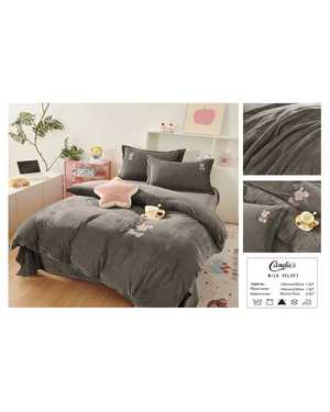 Комплект постельного белья с готовым одеялом от фирмы CANDIE’S. Ткань : Велюр(возможно замена на похожее)