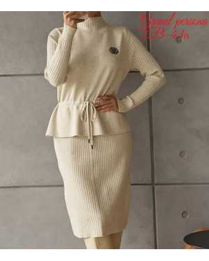 Женское платье. Ткань трикотаж с баской (шерсть 50% хлопок 30% полиэстер 20%)