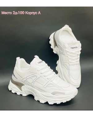 Женские кроссовки в размер