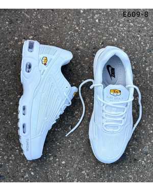 Мужские кроссовки на осень Маломерят на размер