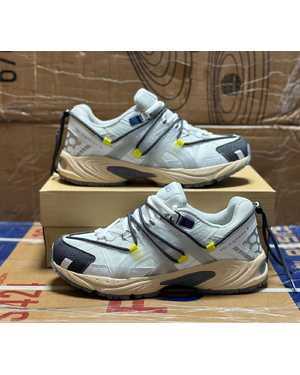 Мужские кроссовки на осень Маломерят на размер