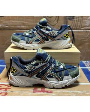 Мужские кроссовки на осень Маломерят на размер