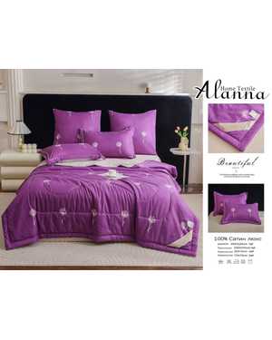 Комплект постельного белья с готовым одеялом от фирмы Alanna. Состав ткани: шелк, вискоза Наполнитель: шелк Тусса(возможно замена на похожее)