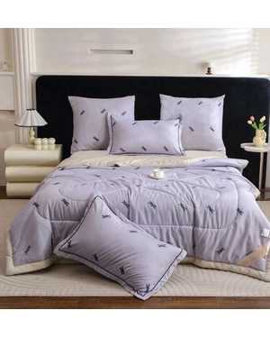 Комплект постельного белья с готовым одеялом от фирмы Alanna. Состав ткани: шелк, вискоза Наполнитель: шелк Тусса(возможно замена на похожее)