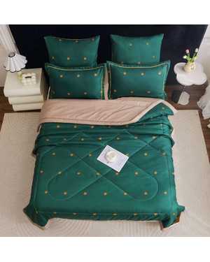 Комплект постельного белья с готовым одеялом от фирмы Alanna. Состав ткани: шелк, вискоза Наполнитель: шелк Тусса(возможно замена на похожее)