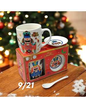 Подарочный набор кружек на Новый год Материал: керамика Объём: 330мл В наборе входит 1 шт кружка 1 шт ложка 1 шт блюдце В подарочной коробке Без выбора