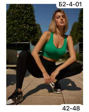 Женский топ с поролоном