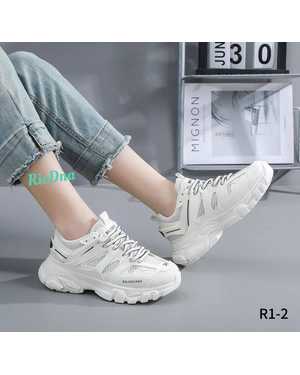 Женские кроссовки Маломерят на размер