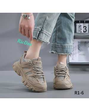 Женские кроссовки Маломерят на размер