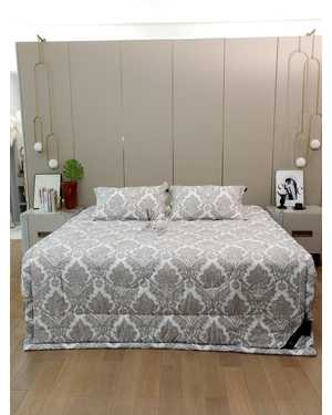 Комплекты постельного белья с готовым одеялом из серии Victoria’s Secret. Наполнитель: 81% бамбук; 19% Микрогель Материал: 13% вискоза; 87% хлопок(возможно замена на похожее)