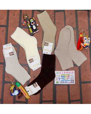 ДЕТСКИЕ НОСКИ 10 ПАР СОСТАВ: ШЕРСТЬ ЛАМЫ 85%, ПОЛИАМИД 15% ВОЗРАСТ: 3-8 ЛЕТ РАЗМЕР: РАЗМЕР: 3-4, 5-6, 7-8