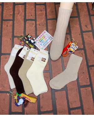 ДЕТСКИЕ НОСКИ 10 ПАР СОСТАВ: ШЕРСТЬ ЛАМЫ 85%, ПОЛИАМИД 15% ВОЗРАСТ: 3-8 ЛЕТ РАЗМЕР: РАЗМЕР: 3-4, 5-6, 7-8