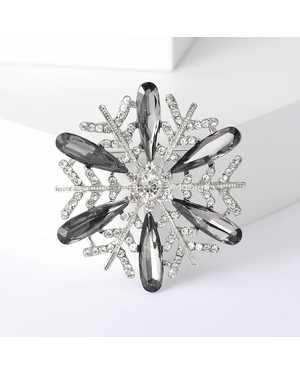 Брошь снежинка со стразами