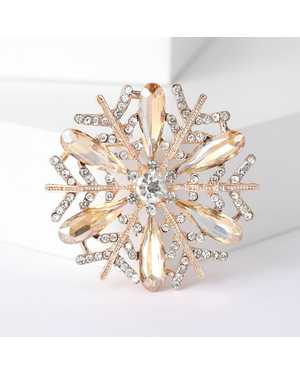 Брошь снежинка со стразами