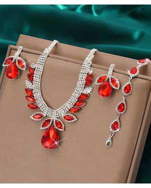 Комплект колье и серьги гвоздики и браслет