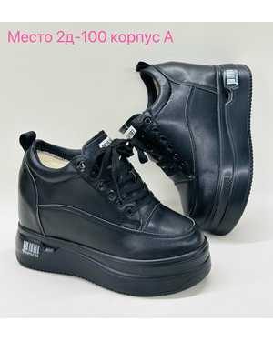 Женские кроссовки на зиму в размер