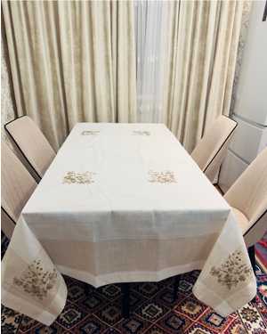 Скатерть лён с вышивкой. Размер 150 на 220см