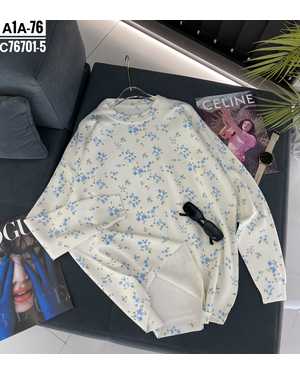 Свитер трикотажный Размер: единый 48/54 Фабричное качество. Живое фото