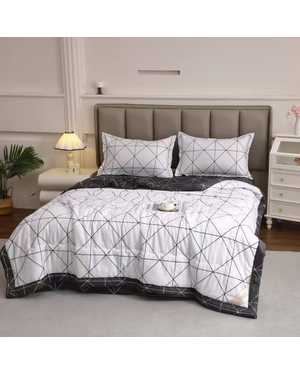 Комплект постельного белья с готовым одеялом. Ткань: Сатин Состав ткани: Хлопок Вискоза Наполнитель одеяло: Шелк(возможно замена на похожее)