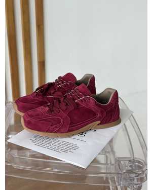 Женские кроссовки в размер