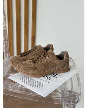 Женские кроссовки в размер