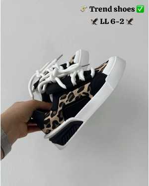 Женские кроссовки Маломерят на размер