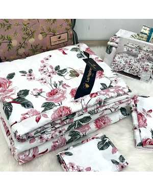 Комплект постельного белья с готовым одеялом Модель Victoria Secrets & Love happiness. Материал 13% Вискоза 87% Хлопок Наполнитель: бамбук & шёлк(возможно замена на похожее)