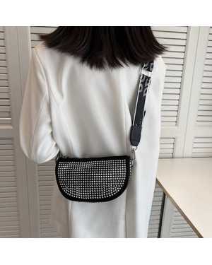 Женская сумка. Размер: 22.5*8*12.5см