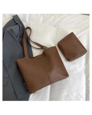 Женская сумка через плечо с косметичкой