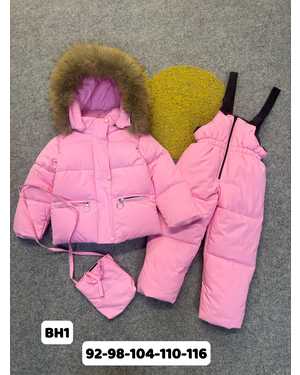 ДЕТСКИЙ КОСТЮМ В РАЗМЕР ТКАНЬ МЕМБРАННАЯ ТКАНЬ, ФЛИС, МЕХ НАТУРАЛЬНЫЙ, НАПОЛНИТЕЛЬ ХОЛЛОФАЙБЕР