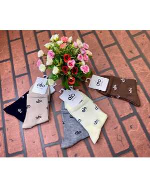 ЖЕНСКИЕ ЖЕНСКИЕ НОСКИ 10 ПАР СОСТАВ: ХЛОПОК 90%, ПОЛИАМИД 5%, ЛАЙКРА 5% РАЗМЕР: РАЗМЕР: 36-41