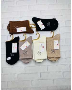 ЖЕНСКИЕ ЖЕНСКИЕ НОСКИ 10 ПАР СОСТАВ: КАШЕМИР 85%, ПОЛИАМИД 10%, ЛАЙКРА 5% РАЗМЕР: РАЗМЕР: 36-41