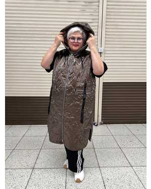 ЖИЛЕТКА ТКАНЬ ЛАКЕ НА ПОДКЛАДКЕ