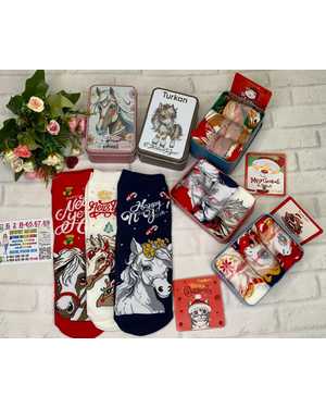 ЖЕНСКИЕ ЖЕНСКИЕ НОВОГОДНИЕ НОСОЧКИ 1 ПАР СОСТАВ: ХЛОПОК 90%, ПОЛИАМИД 8%, ЛАЙКРА 2% РАЗМЕР: РАЗМЕР: 36-41