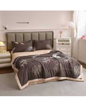 Комплект постельного белья с готовым одеялом. Ткань: Сатин Состав ткани: Хлопок Вискоза Наполнитель одеяло: Шелк(возможно замена на похожее)