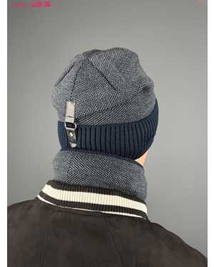 КОМПЛЕКТ ШАПКА ДВОЙНАЯ С ФЛИС И СНУД С ФЛИС ОТ 8 ЛЕТ ДО 81 ЛЕТ РАЗМЕР: ОТ 8 ЛЕТ ДО 81 ЛЕТ 70 % ШЕРСТЬ, 30 % АКРИЛ СЕЗОН ЗИМА