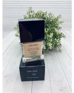 тональный флюид для роскошного тона кожи Объём: 75 мл Содержит перламутровые частицы для выравнивания цвета лица