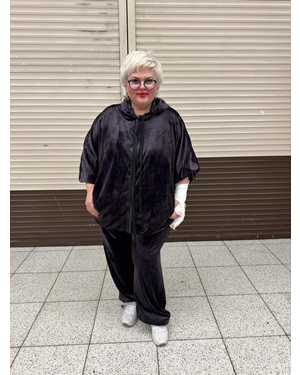 женский костюм ткань велюр 62.66.70 три размера , каждый размер подойдёт на три размера