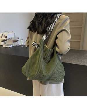 Женская сумка. Размер: 35*32*11см