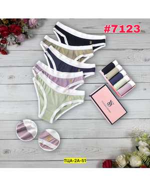 Женские трусики. В упаковке 5шт один размер разные цвета